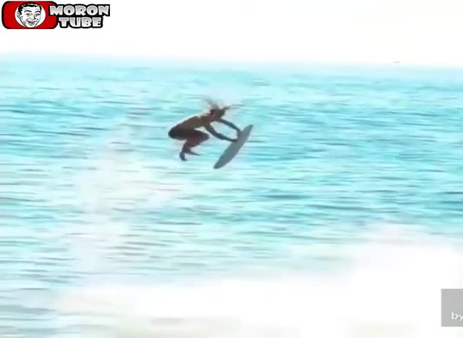 Video: His attempt to mimic a surfer fails!